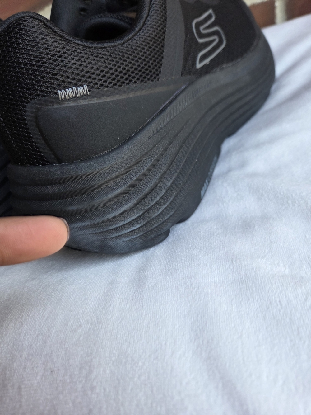 Skechers Max Cushion Men’s US 10 UK 9 Black Running Walking Shoes - Picture 9 of 11